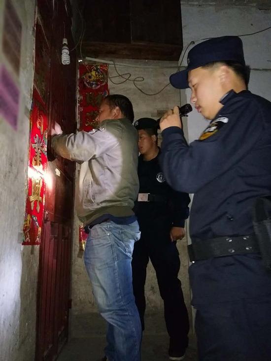 吴忠粗心妈妈误将幼女锁家中 